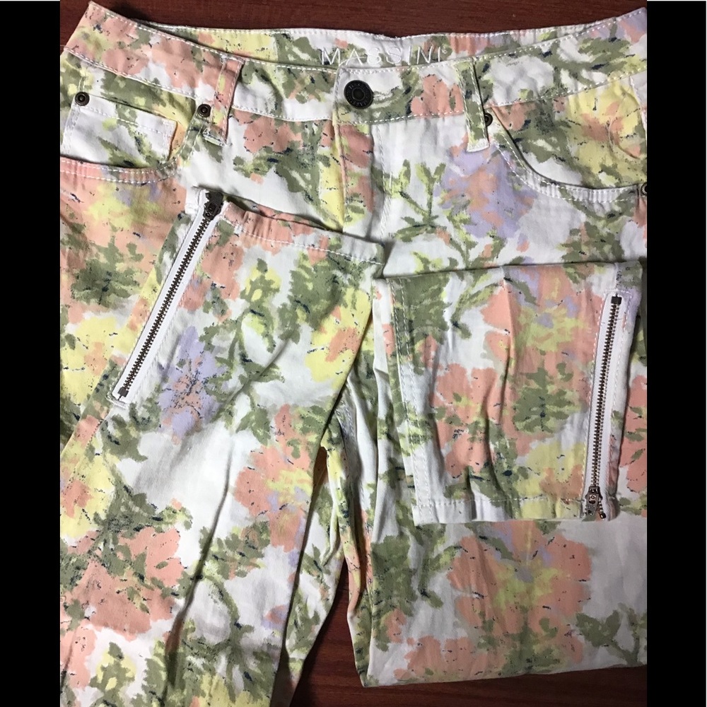 Massini size 8 zip leg flower pants